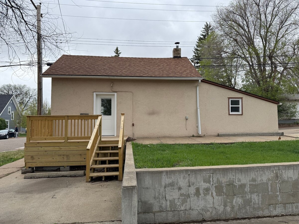 Newly Renovated House! - Newly Renovated House!