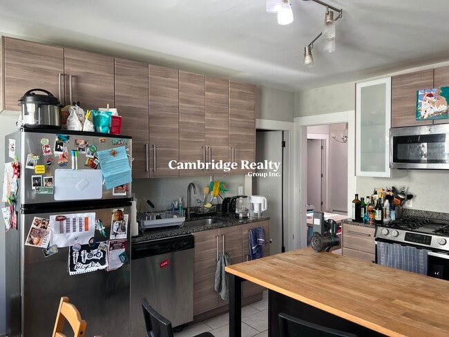 Building Photo - 273 Cardinal Medeiros Ave Unit 3R