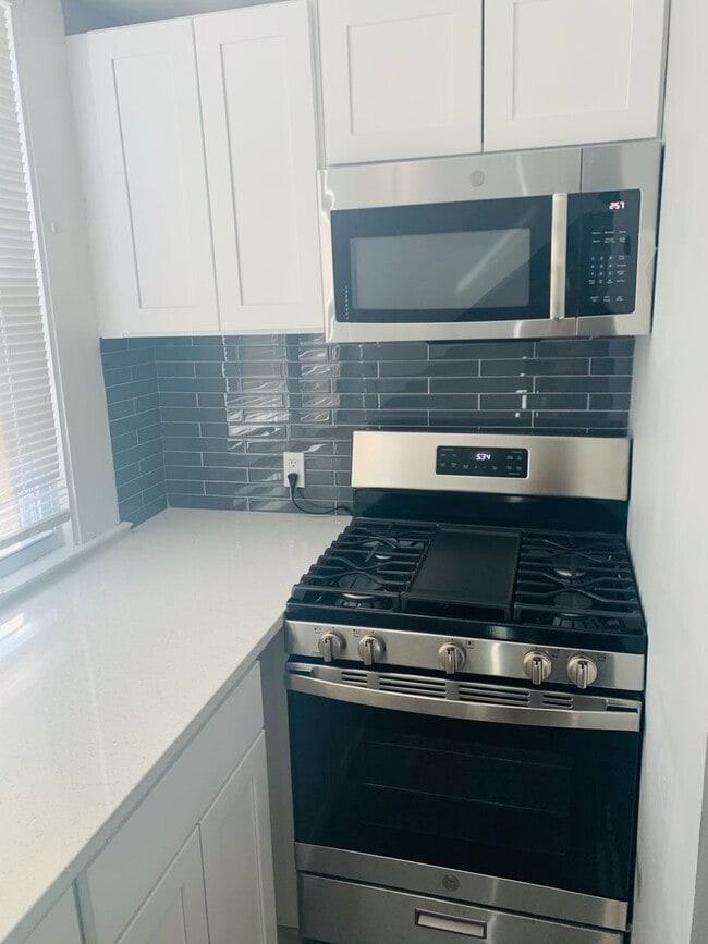 30 Rowe St Unit 3rd Fl