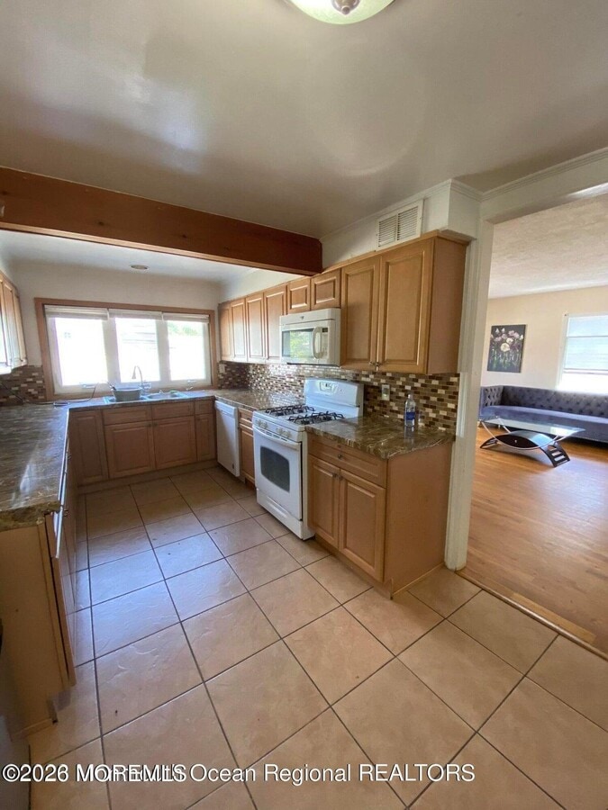 Photo - 319 Roosevelt Ave