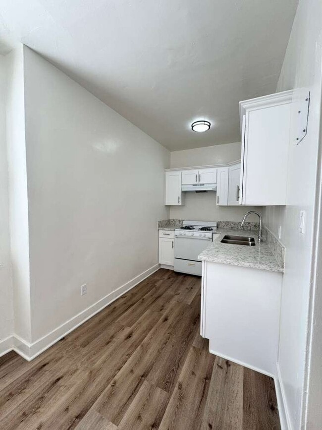 Photo - 1740 Winona Blvd Unidad 101