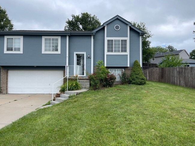 Building Photo - Open Layout & Great Papillion Location!! Rental
