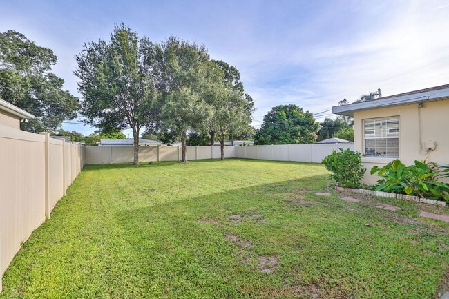 Photo - 619 40th Ave N