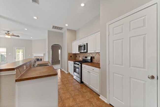 Photo - 1014 Cavern Brook Ln