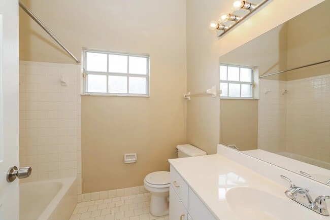 Photo - 6066 Ungerer St