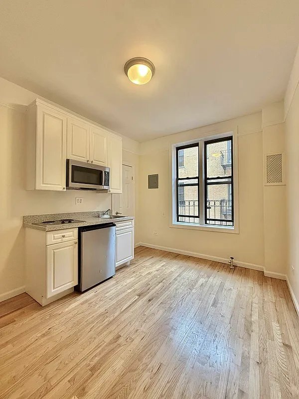 Photo - 305 W 45th St Unidad 6K