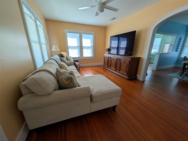 Photo - 4823 Fannin Dr