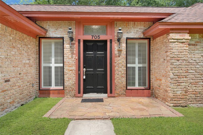 705 Holly Springs Ct