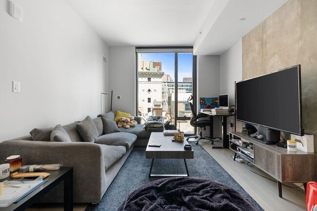 Building Photo - 55 Lagrange St Unit 1008 Rental