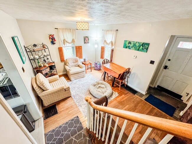 Photo - 308 Kenmore St