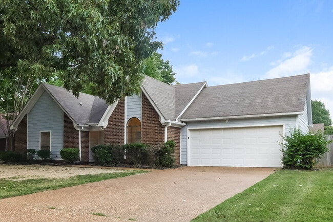 Photo - 2590 Laurelcrest Dr