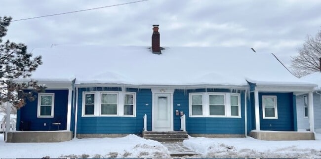 Building Photo - 2133 N Division St