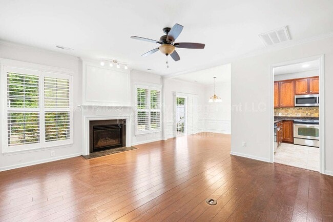 Photo - 15426 Canmore Street