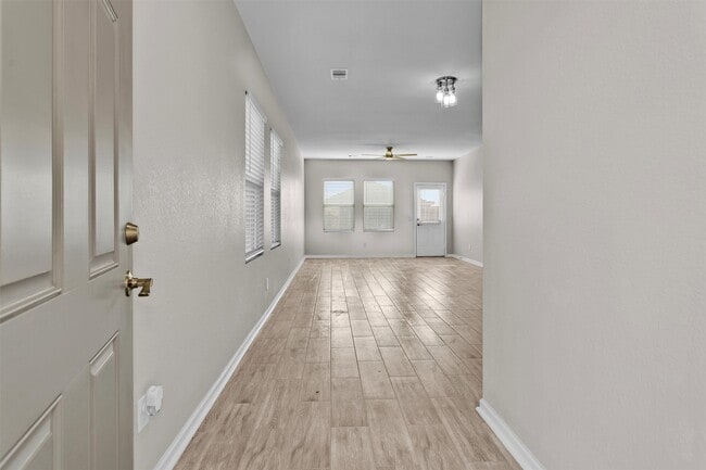 Photo - 1028 White Birch Ln