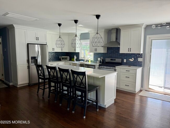 Photo - 484 Branchport Ave