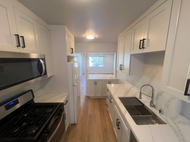 Building Photo - 2859 Leeward Ave Unit 9 Rental