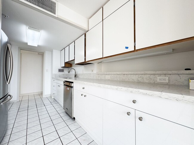 Photo - Large 2/2 in Heart of Waikiki with Central A/C & Utilities Included Unit 9C