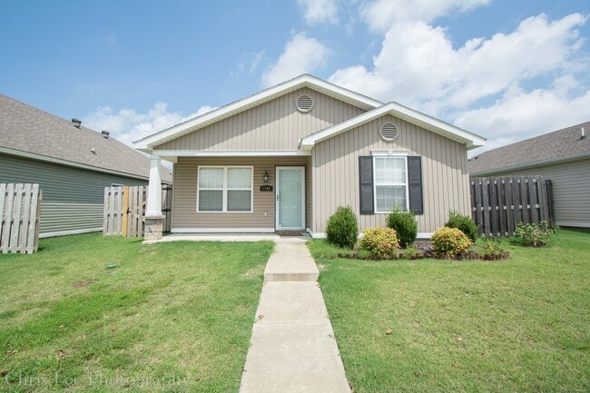 Great 3 Bedroom home in Fayetteville! Conv... - Great 3 Bedroom home in Fayetteville! Conv...