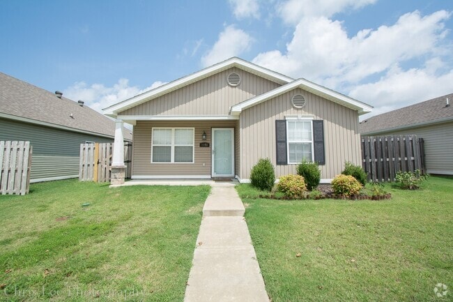 Building Photo - Great 3 Bedroom home in Fayetteville! Conv...