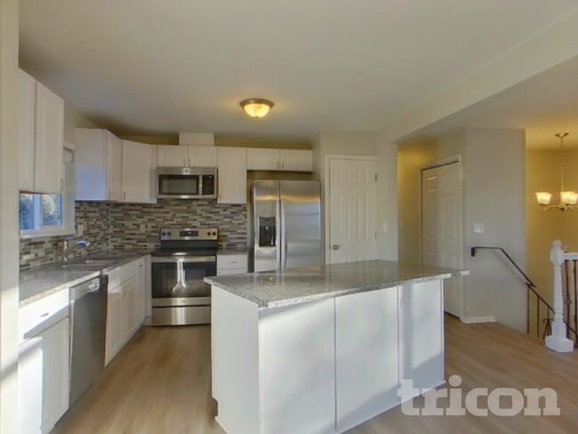 Photo - 4985 Montebello Dr