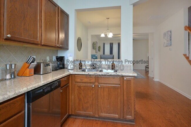Photo - 100 Stratford Lakes Dr