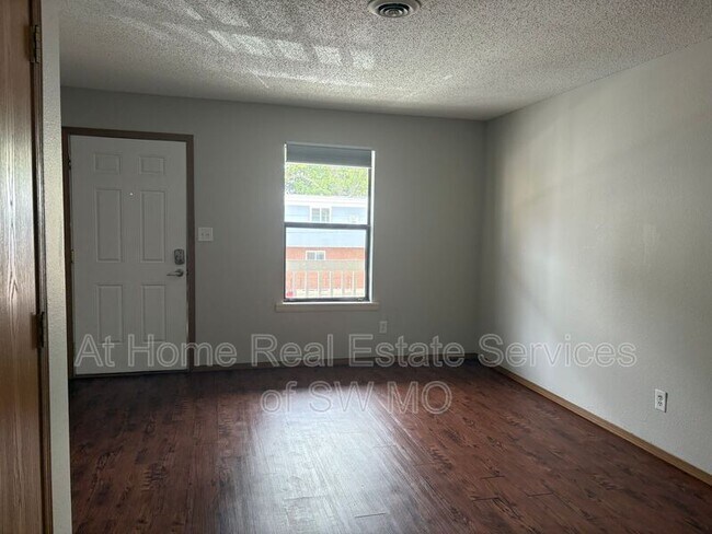 Photo - 728 E Walnut St Unidad #12 Rental