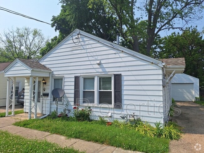 Building Photo - 717 E Gift Ave Rental