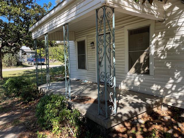 Building Photo - 2420 Oakwood Terrace