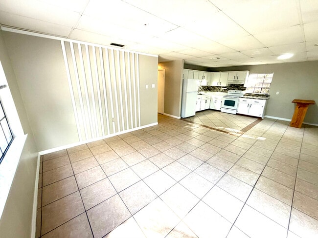 Photo - 2504 Ave O NW Unidad B Downstairs