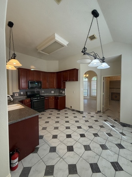 5250 Sherilynn Dr