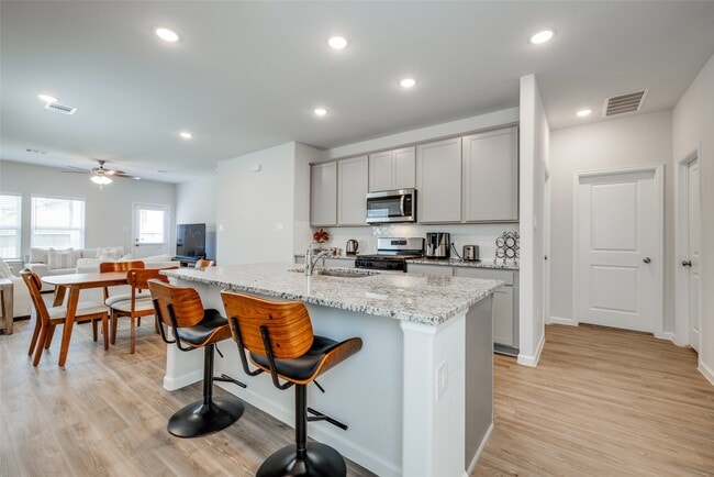 Photo - 8026 Peppercorn St