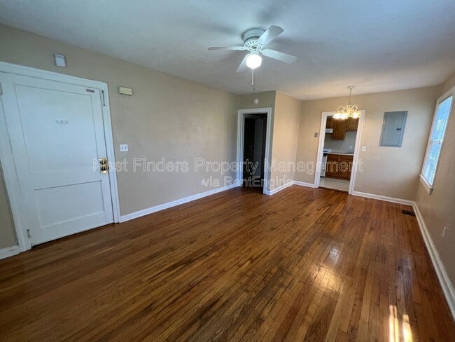 Photo - 2614 College St