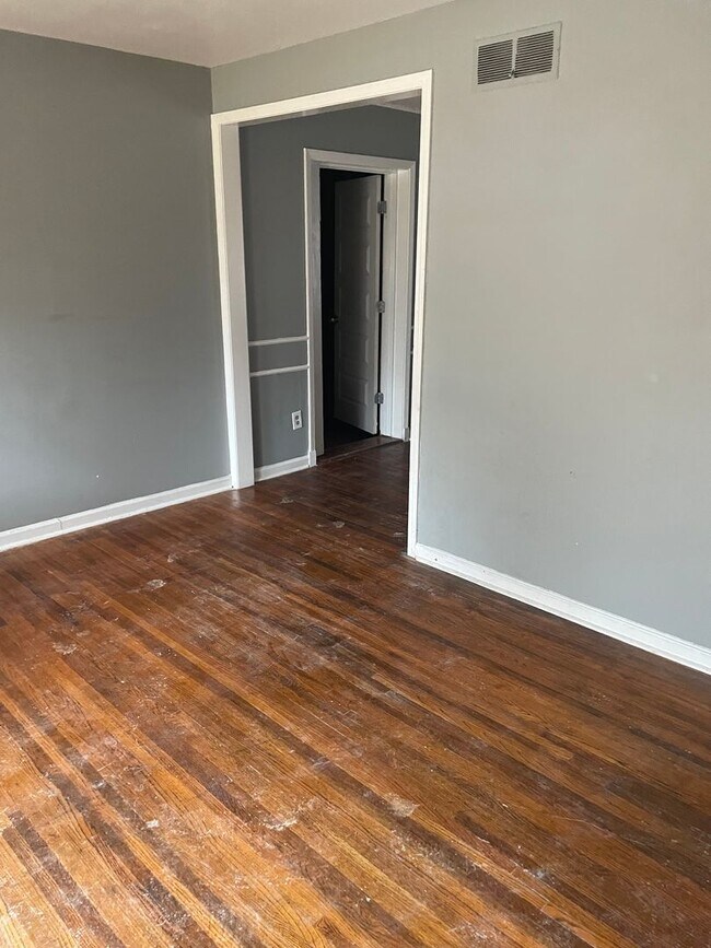 Photo - Bright 3BR SFR w/ 2 car garage + Eat in Kitchen + Large Patio in Memphis