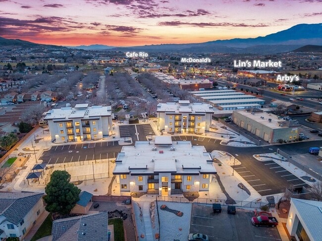 Photo - 983 W State St