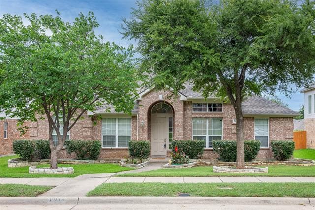 Building Photo - 8216 Spring Valley Ln