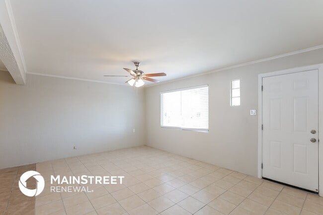 Photo - 608 W Mission Ln