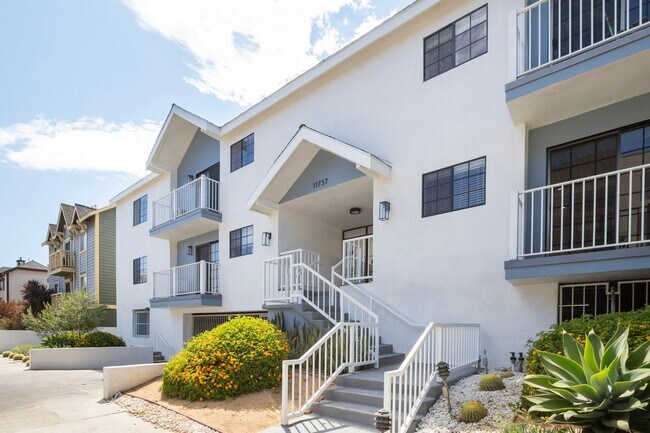 11737 Courtleigh Dr.