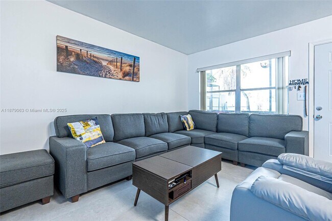 Building Photo - 1425 Arthur St Unit 116 Rental