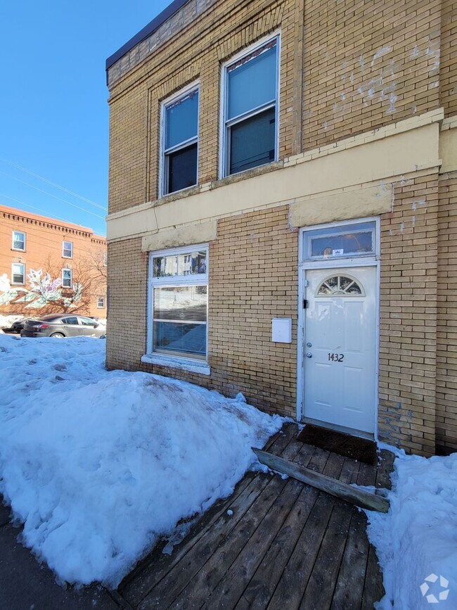 Building Photo - Duluth MN - 4 Bed - 2 Bath Rental