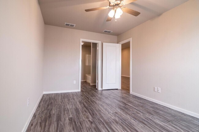 Photo - 2127 N Texas Ave Unit B