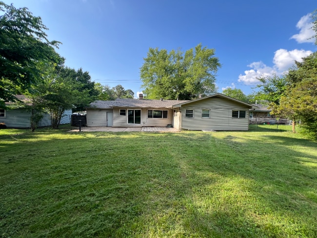 2121 W Wedington Dr