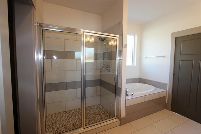 Building Photo - 1271 E Lone Creek Dr