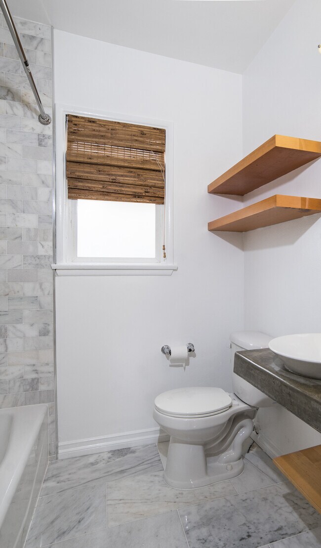 Photo - 3557 Beethoven St