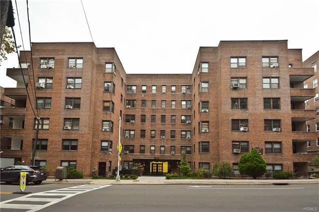 Photo - 140 E Hartsdale Ave