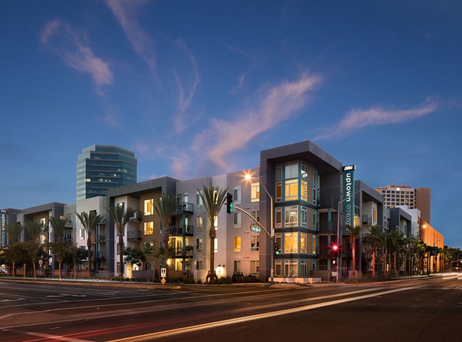 Building Photo - AMLI Uptown Orange Rental