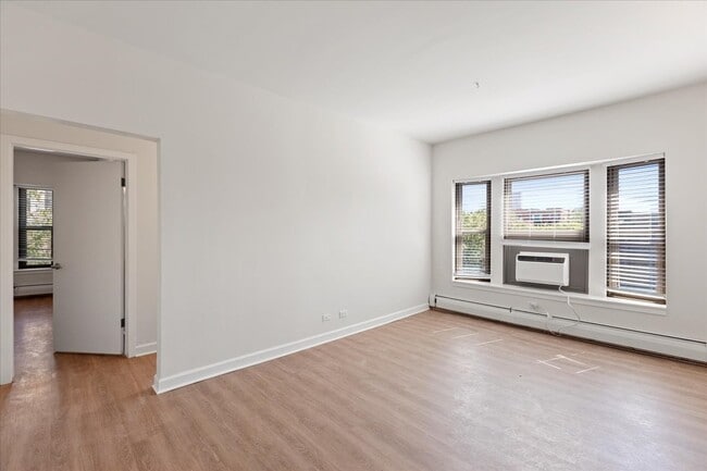 Photo - 900 W Windsor Ave