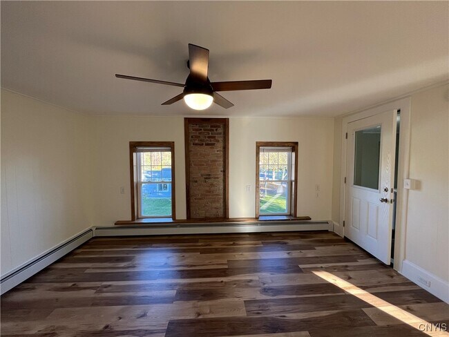 Photo - 45 E Oneida St