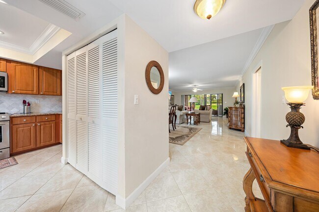 Photo - 803 Clubhouse Cir