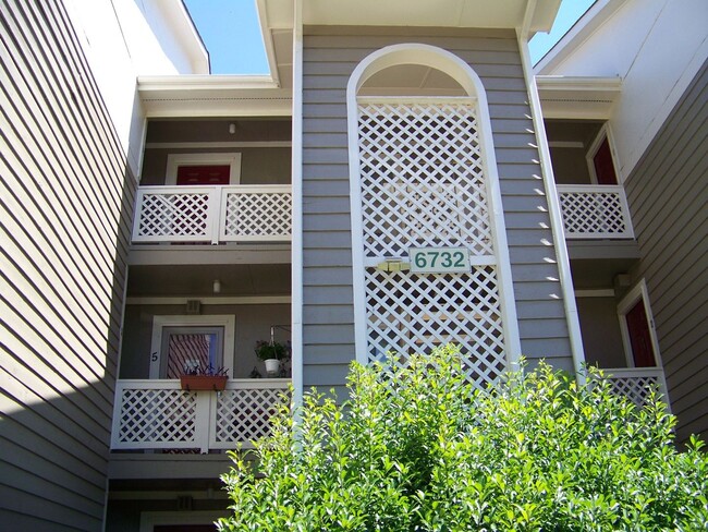 Building Photo - 6732 Willowbrook Dr