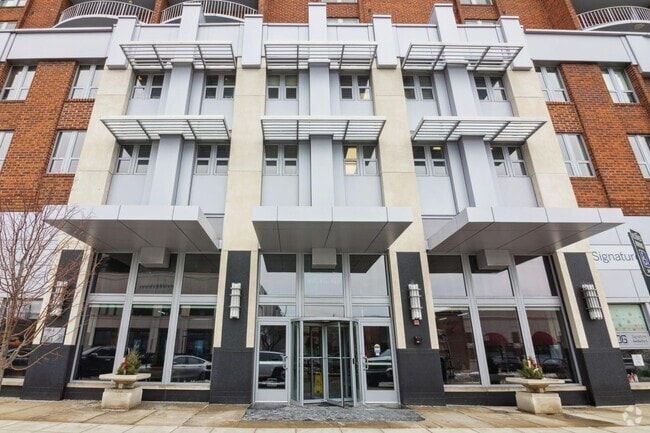 Building Photo - 411 S Old Woodward Ave Unit #522 Rental